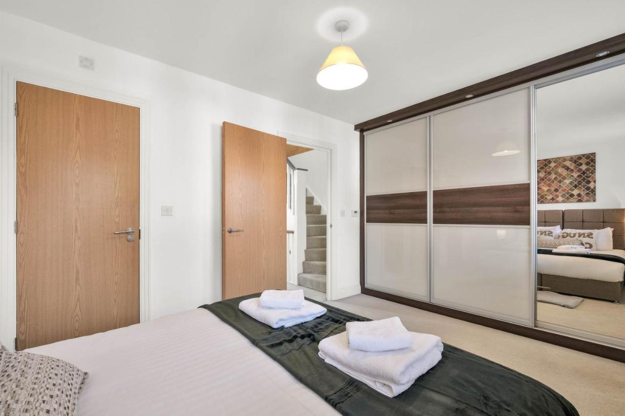 Foxherne 5Bdr 3Ba Serviced House With Parking - Slough By 360Stays Eksteriør billede