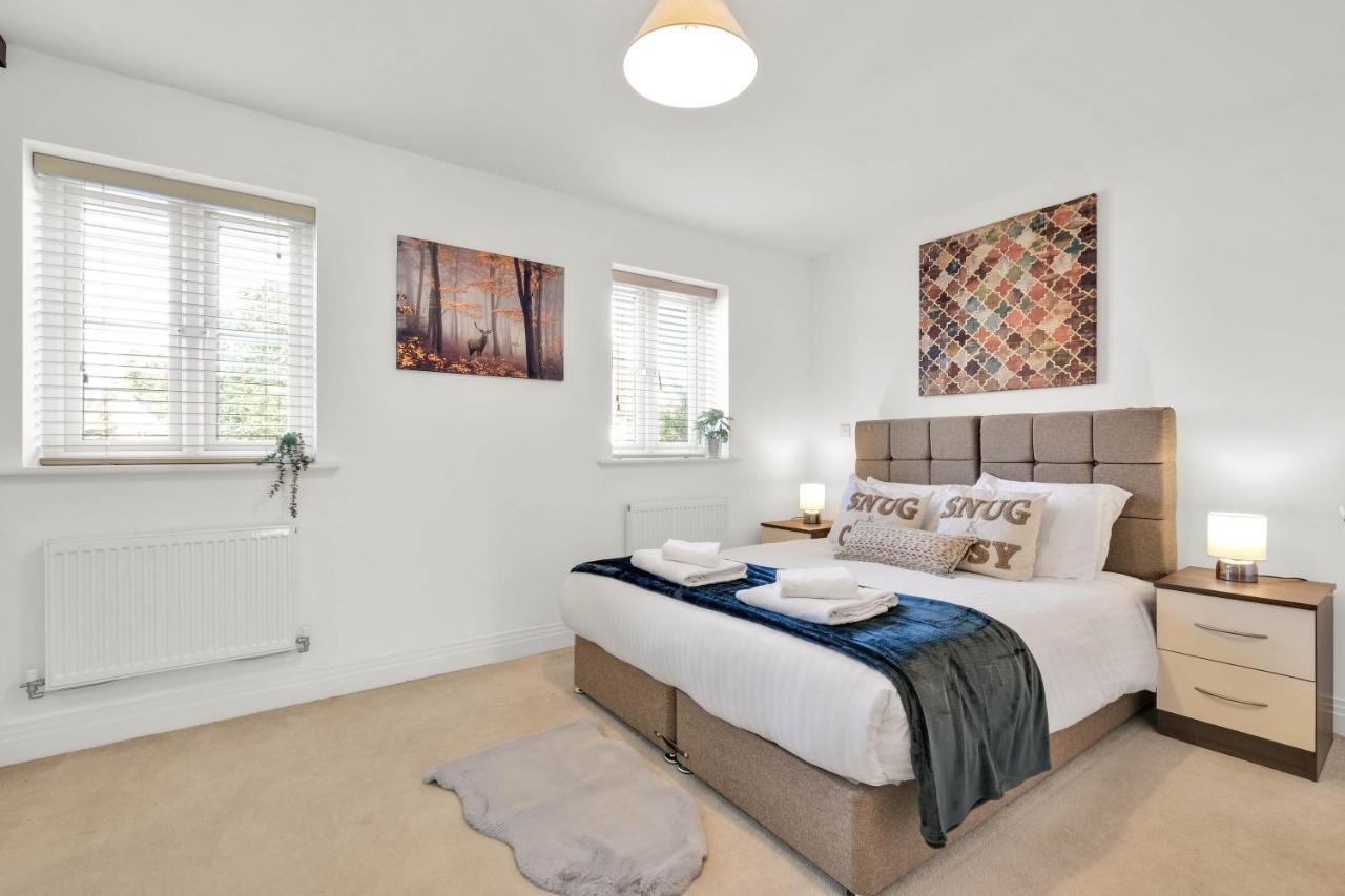 Foxherne 5Bdr 3Ba Serviced House With Parking - Slough By 360Stays Eksteriør billede