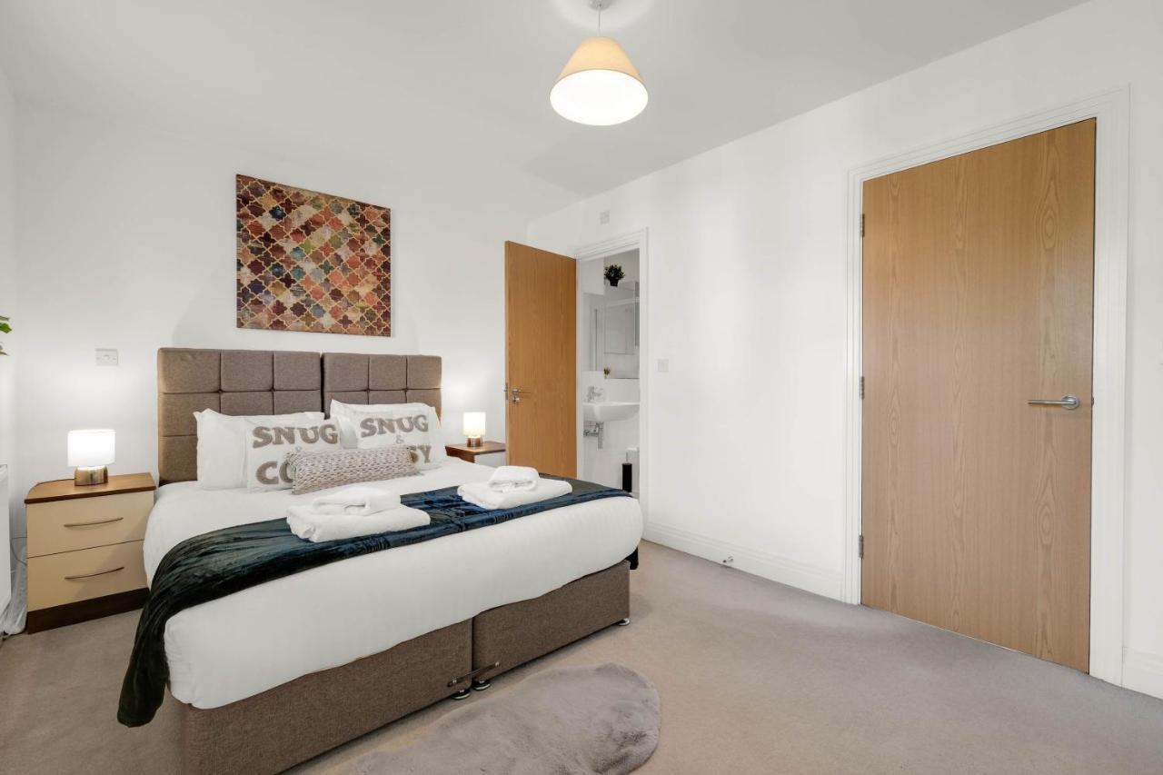 Foxherne 5Bdr 3Ba Serviced House With Parking - Slough By 360Stays Eksteriør billede