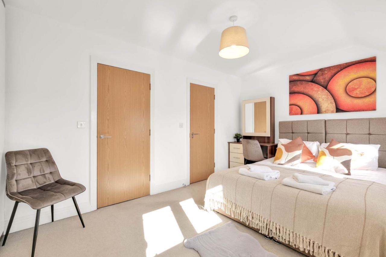 Foxherne 5Bdr 3Ba Serviced House With Parking - Slough By 360Stays Eksteriør billede