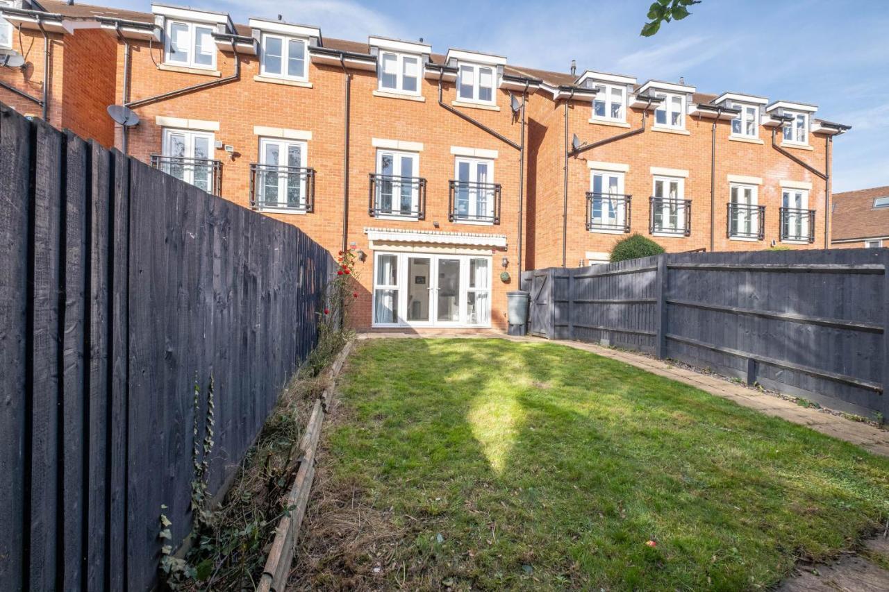 Foxherne 5Bdr 3Ba Serviced House With Parking - Slough By 360Stays Eksteriør billede