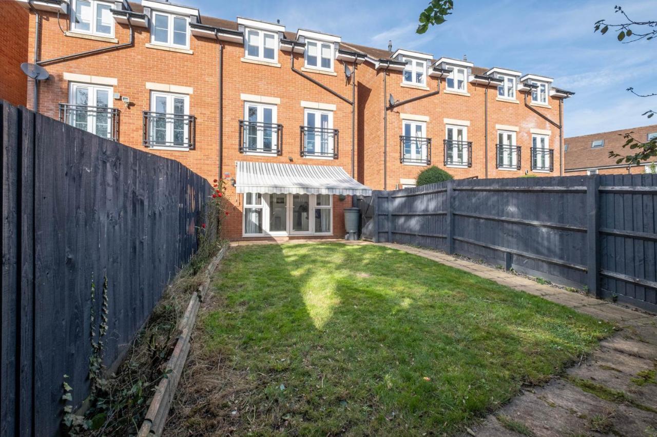 Foxherne 5Bdr 3Ba Serviced House With Parking - Slough By 360Stays Eksteriør billede