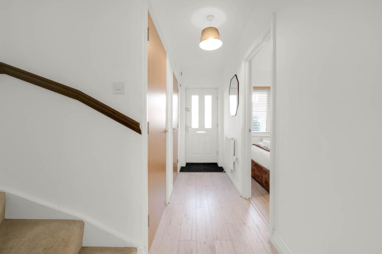 Foxherne 5Bdr 3Ba Serviced House With Parking - Slough By 360Stays Eksteriør billede