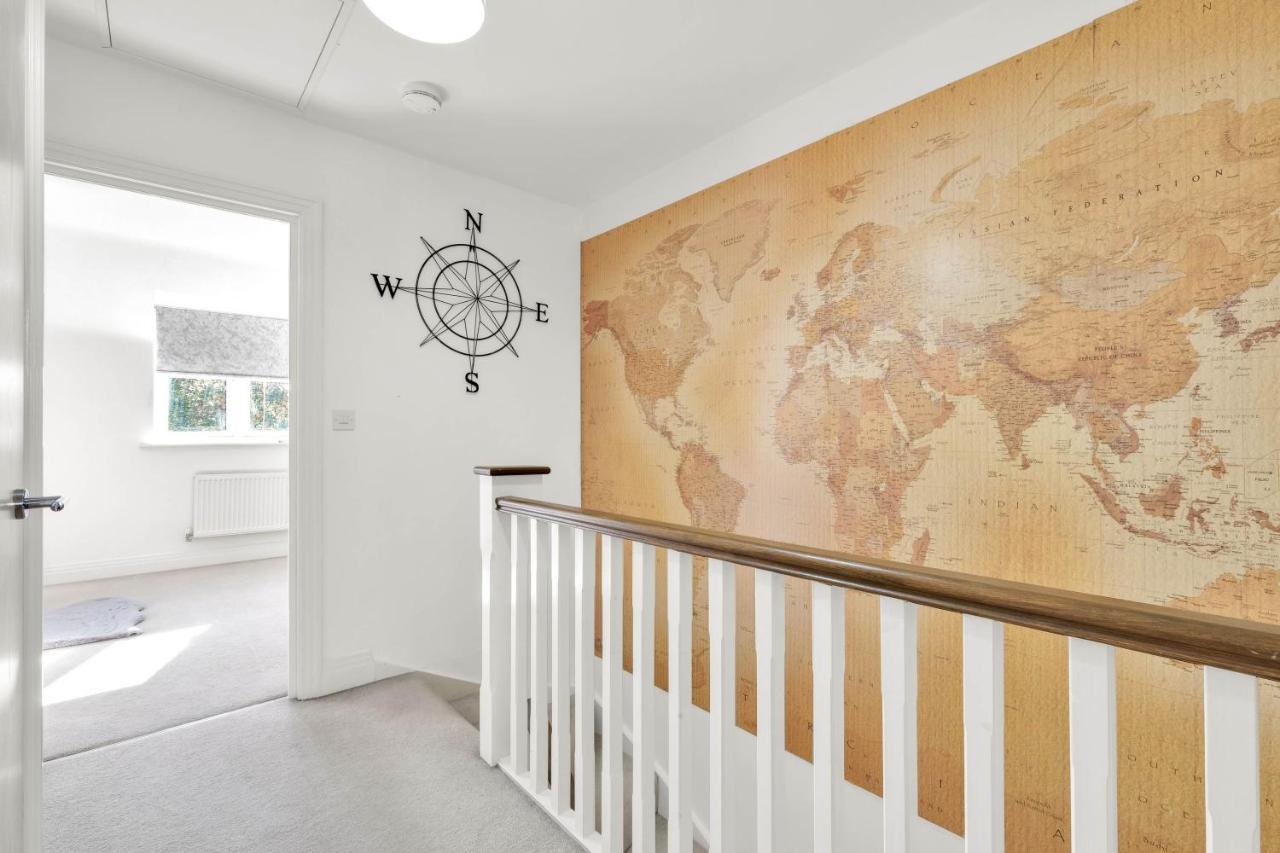 Foxherne 5Bdr 3Ba Serviced House With Parking - Slough By 360Stays Eksteriør billede