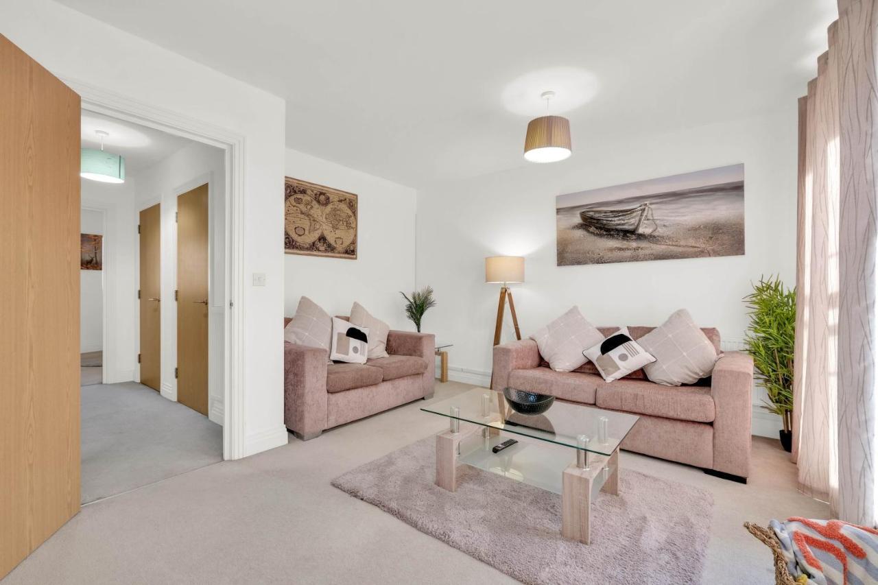 Foxherne 5Bdr 3Ba Serviced House With Parking - Slough By 360Stays Eksteriør billede
