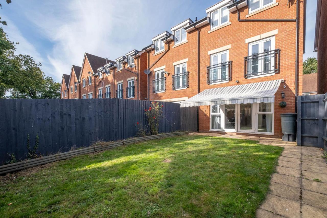 Foxherne 5Bdr 3Ba Serviced House With Parking - Slough By 360Stays Eksteriør billede