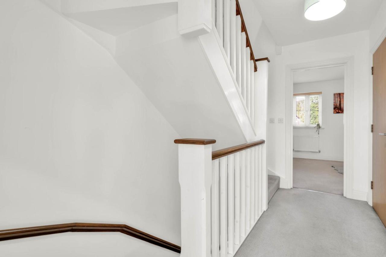 Foxherne 5Bdr 3Ba Serviced House With Parking - Slough By 360Stays Eksteriør billede