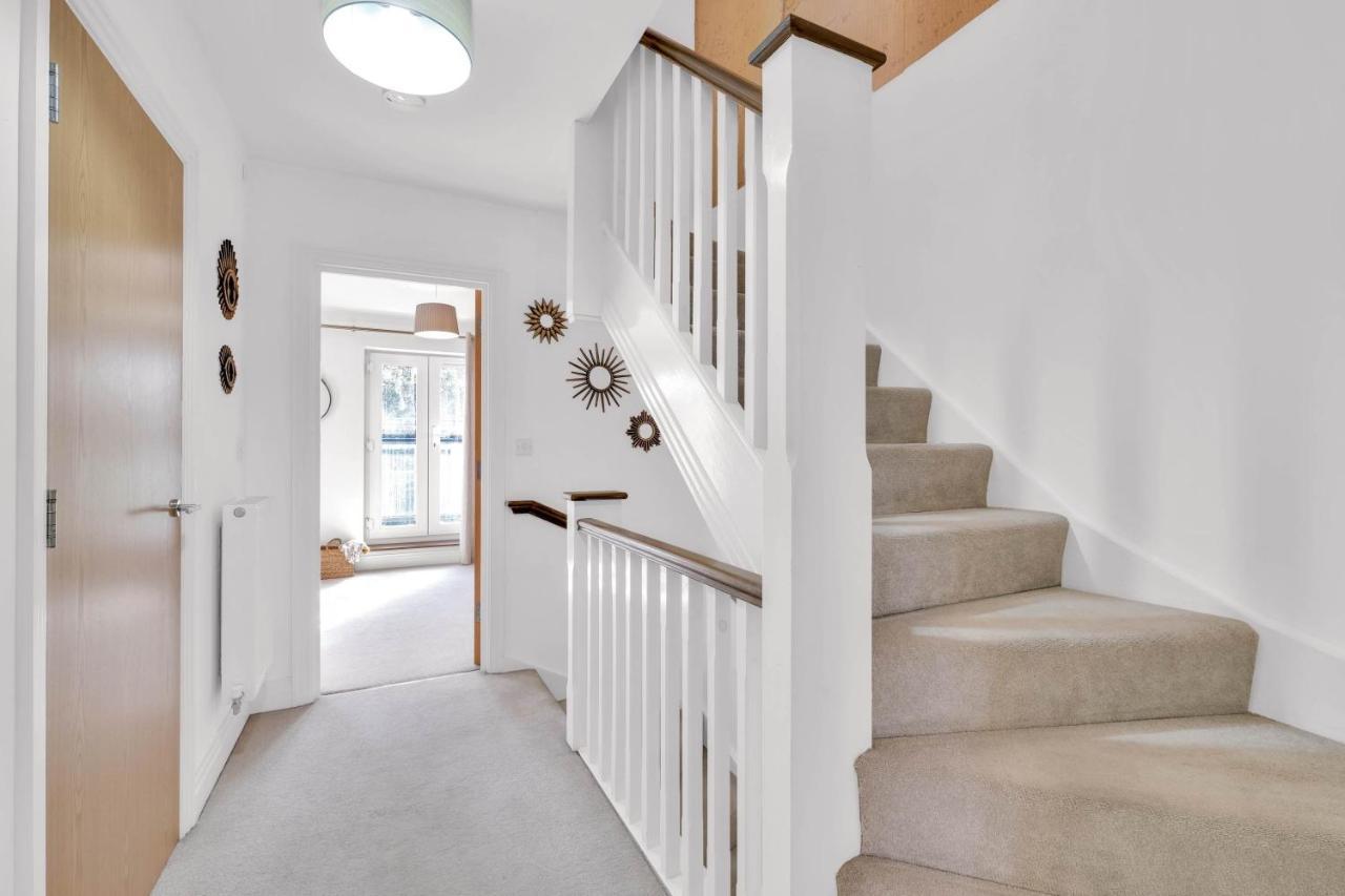 Foxherne 5Bdr 3Ba Serviced House With Parking - Slough By 360Stays Eksteriør billede