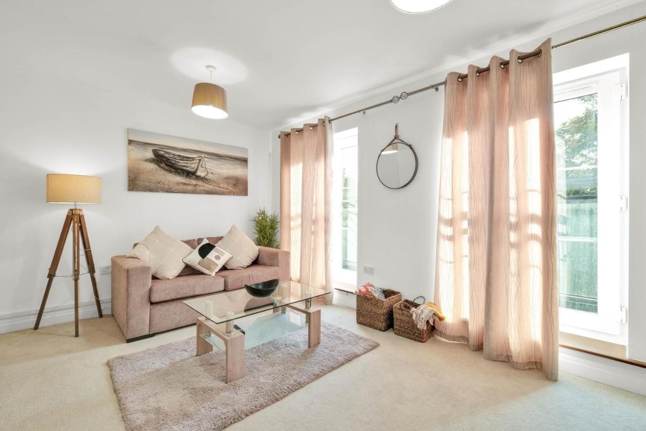 Foxherne 5Bdr 3Ba Serviced House With Parking - Slough By 360Stays Eksteriør billede