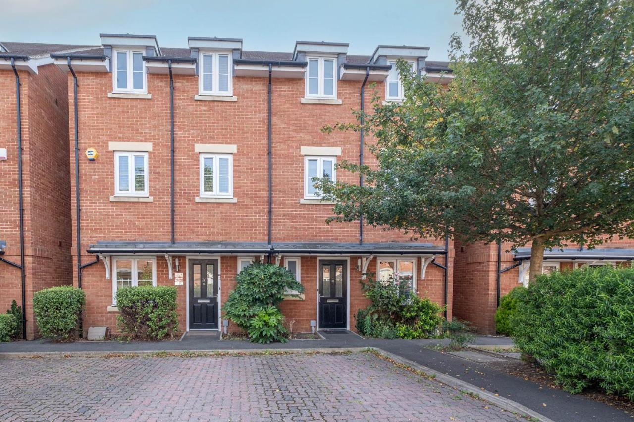 Foxherne 5Bdr 3Ba Serviced House With Parking - Slough By 360Stays Eksteriør billede