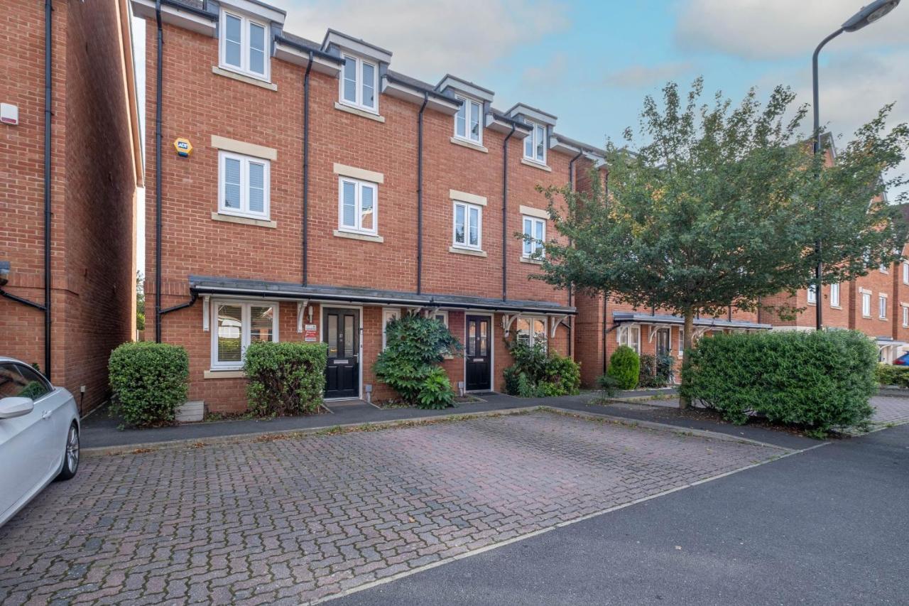 Foxherne 5Bdr 3Ba Serviced House With Parking - Slough By 360Stays Eksteriør billede