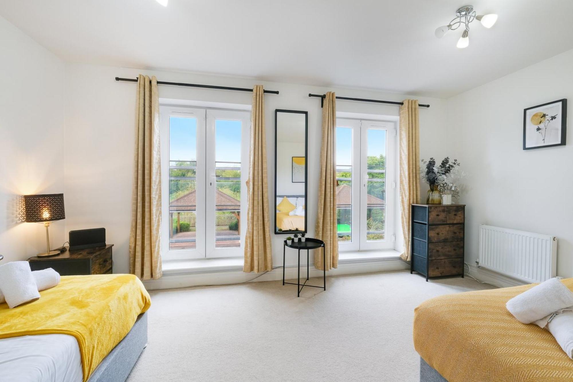 Foxherne 5Bdr 3Ba Serviced House With Parking - Slough By 360Stays Eksteriør billede