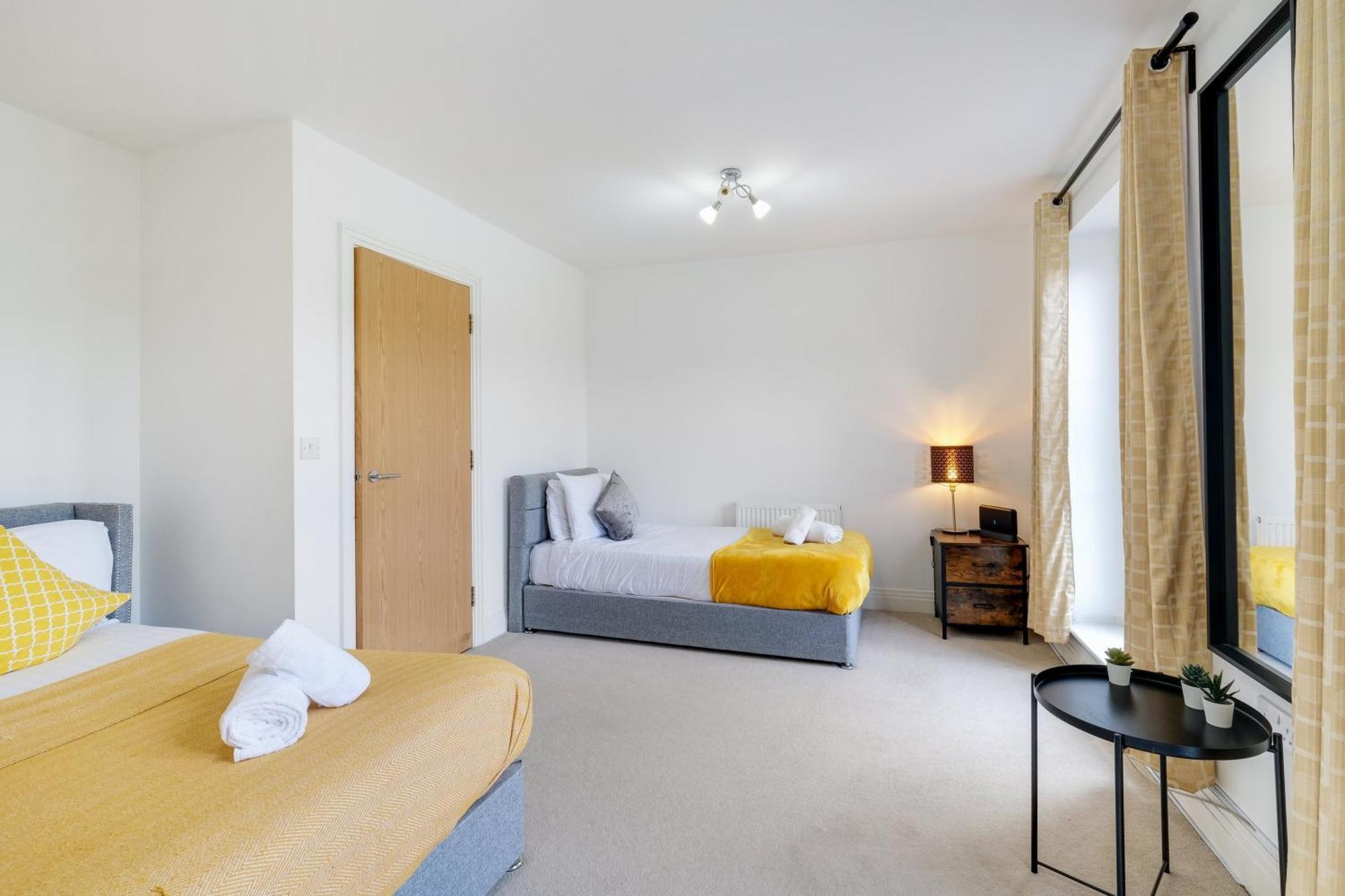 Foxherne 5Bdr 3Ba Serviced House With Parking - Slough By 360Stays Eksteriør billede
