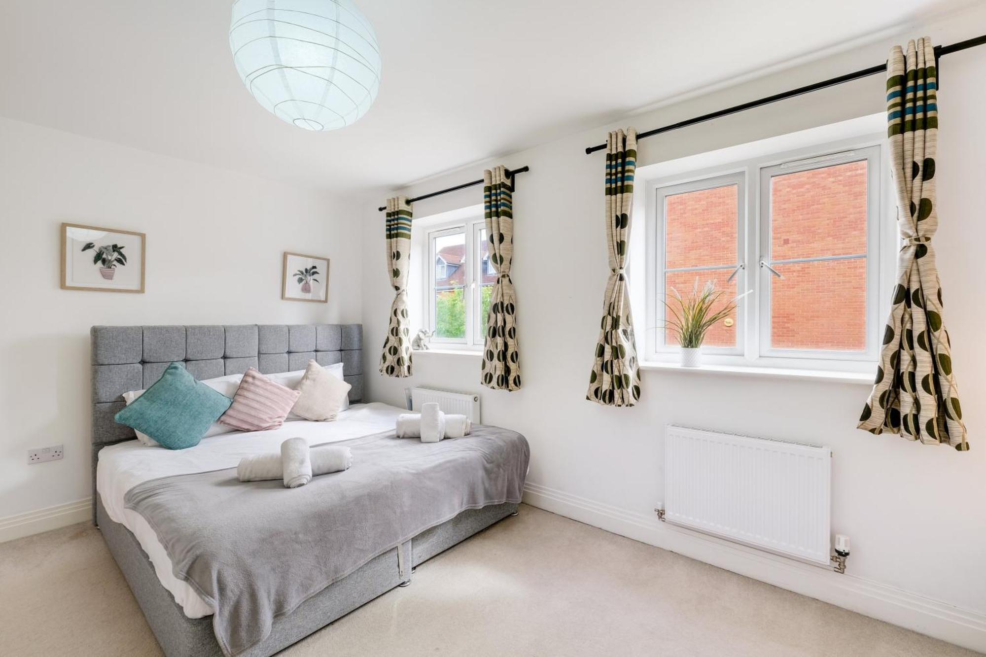 Foxherne 5Bdr 3Ba Serviced House With Parking - Slough By 360Stays Eksteriør billede