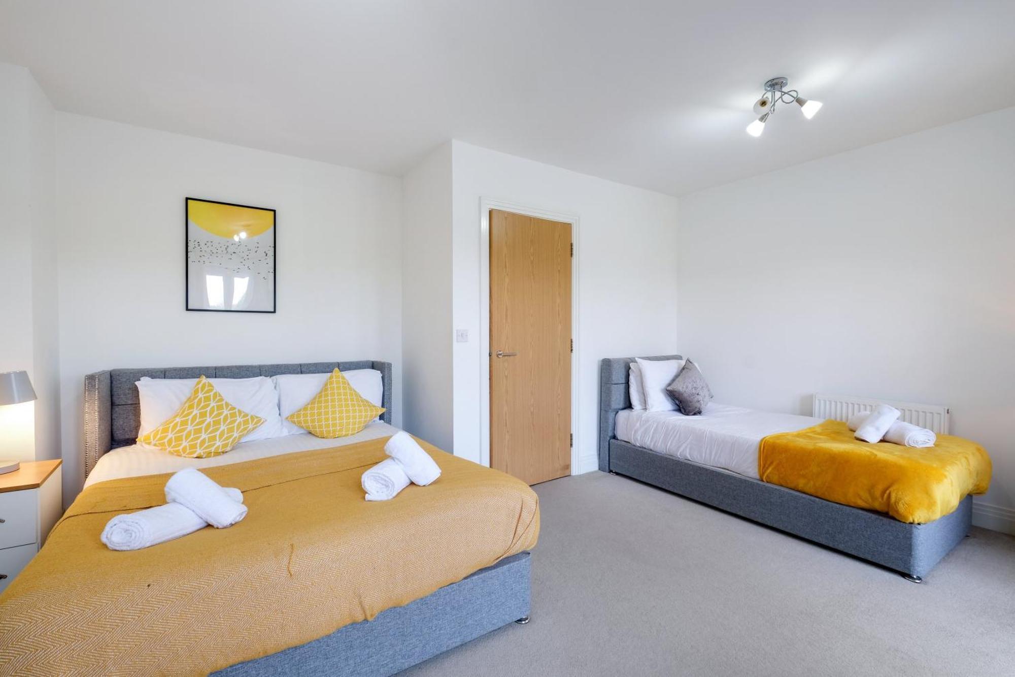 Foxherne 5Bdr 3Ba Serviced House With Parking - Slough By 360Stays Eksteriør billede