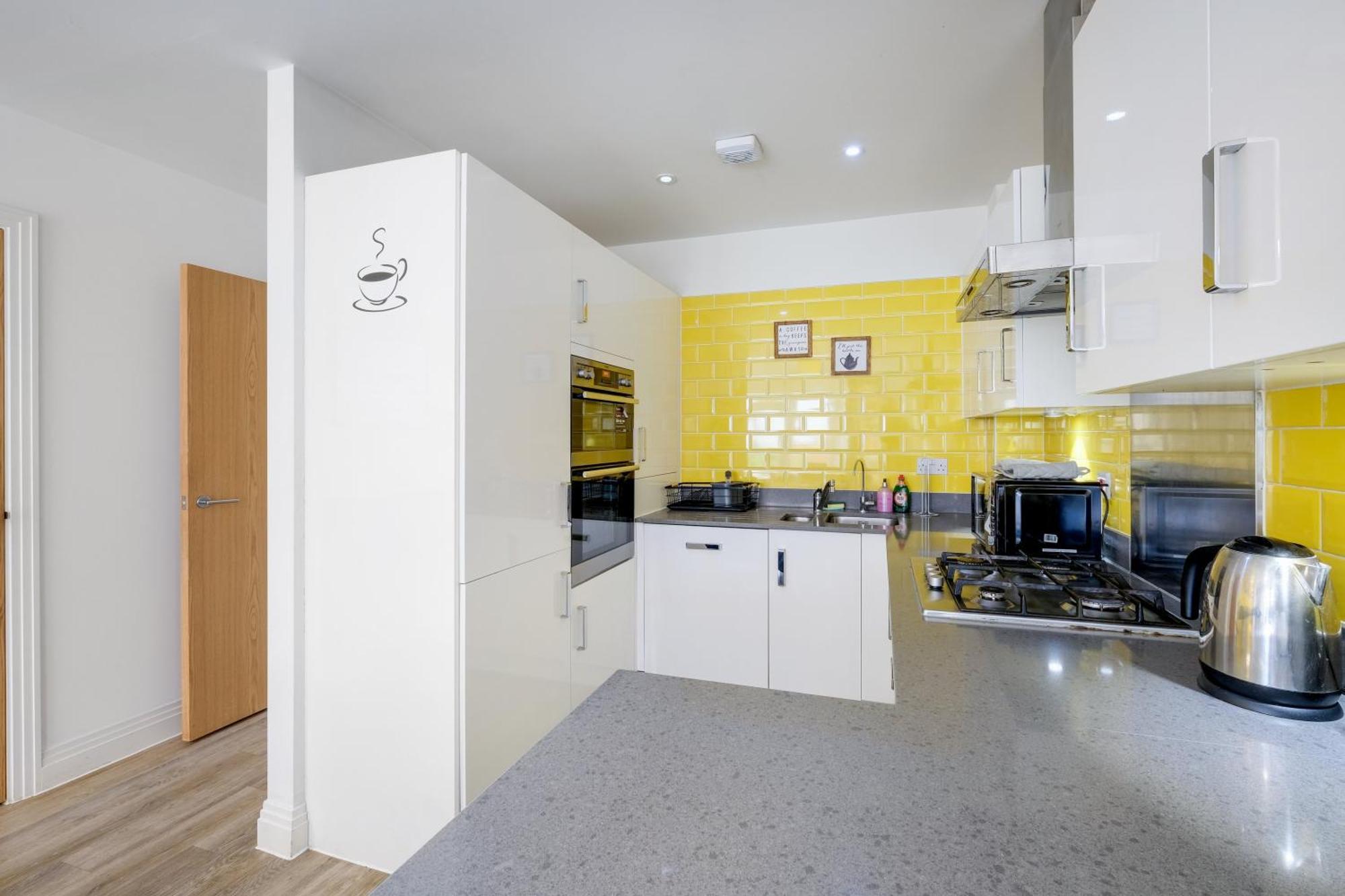 Foxherne 5Bdr 3Ba Serviced House With Parking - Slough By 360Stays Eksteriør billede