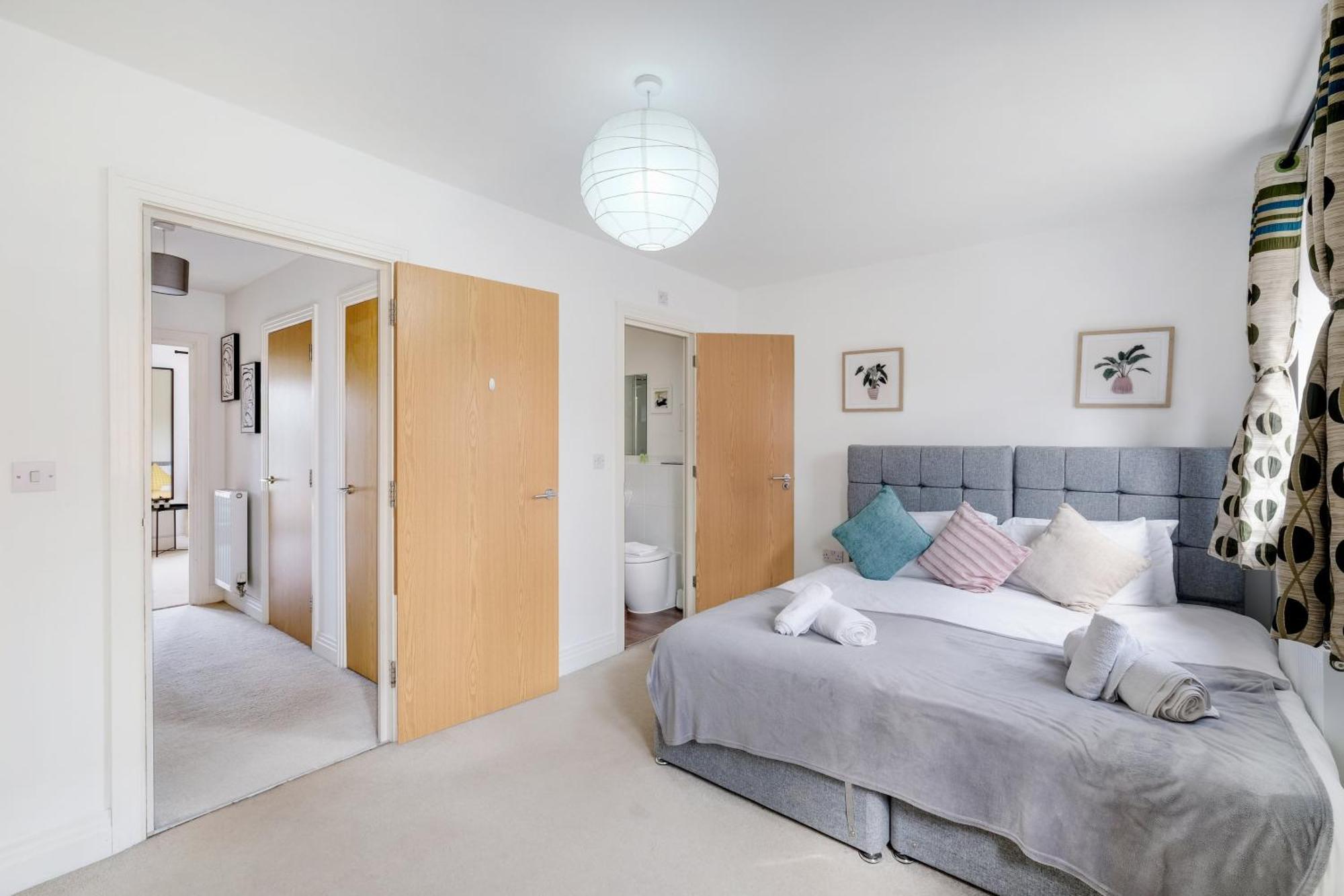 Foxherne 5Bdr 3Ba Serviced House With Parking - Slough By 360Stays Eksteriør billede