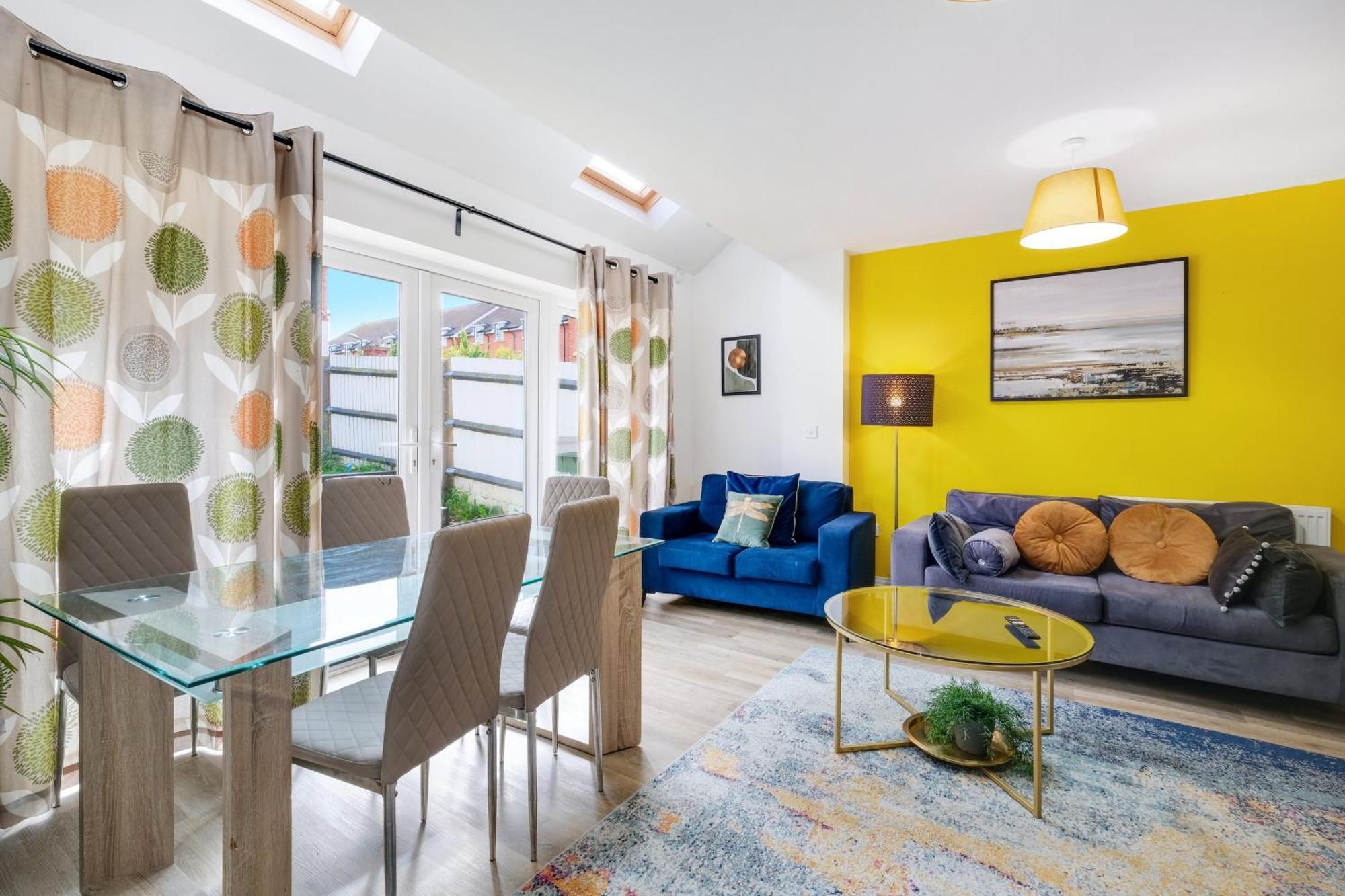 Foxherne 5Bdr 3Ba Serviced House With Parking - Slough By 360Stays Eksteriør billede