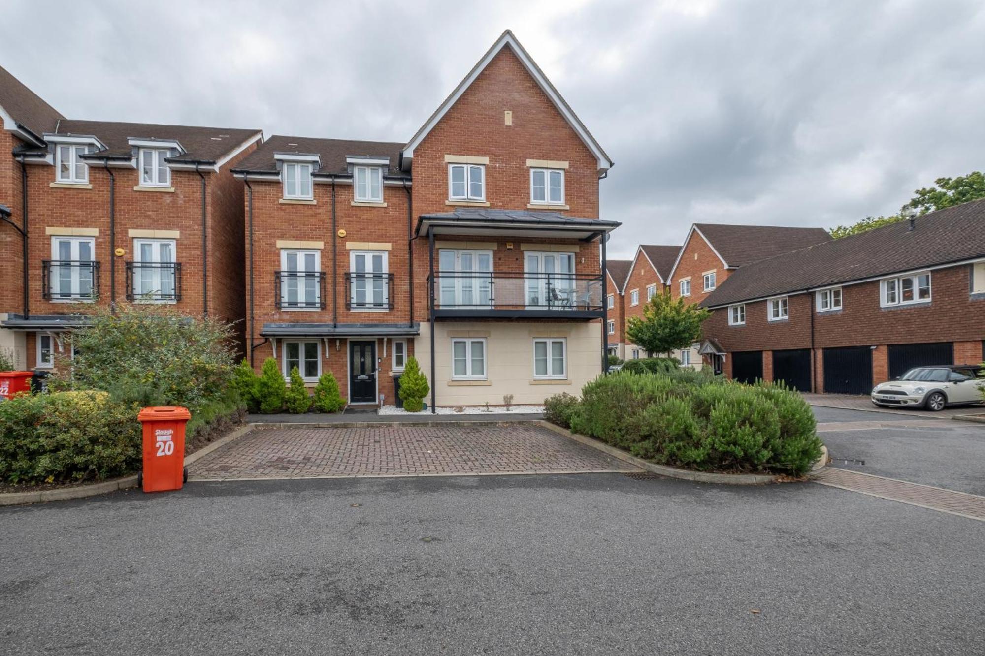 Foxherne 5Bdr 3Ba Serviced House With Parking - Slough By 360Stays Eksteriør billede