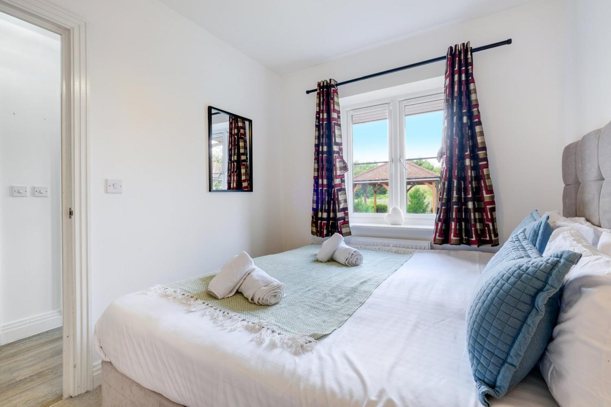 Foxherne 5Bdr 3Ba Serviced House With Parking - Slough By 360Stays Eksteriør billede